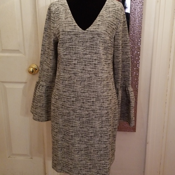 Banana Republic black and white bell sleeves - Picture 1 of 8